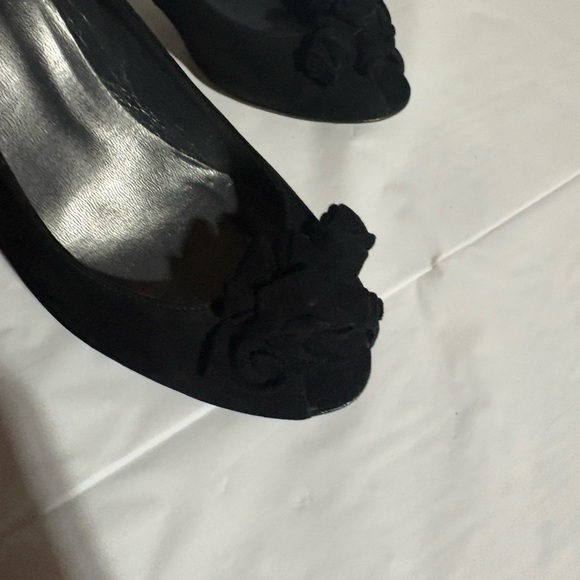 Stuart Weitzman Black Ruffle Peep Toe Heels - Picture 3 of 16